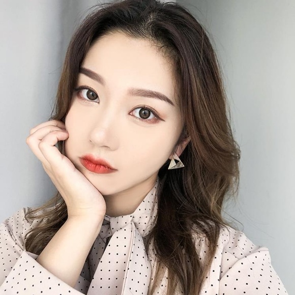 ❤️️NEW UNIQUE Triangle Handmade Stud Earrings 1 - Picture 2 of 3